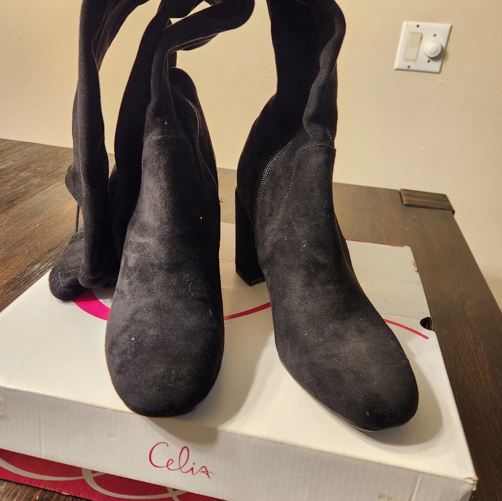 Boots - Picture 4 of 9